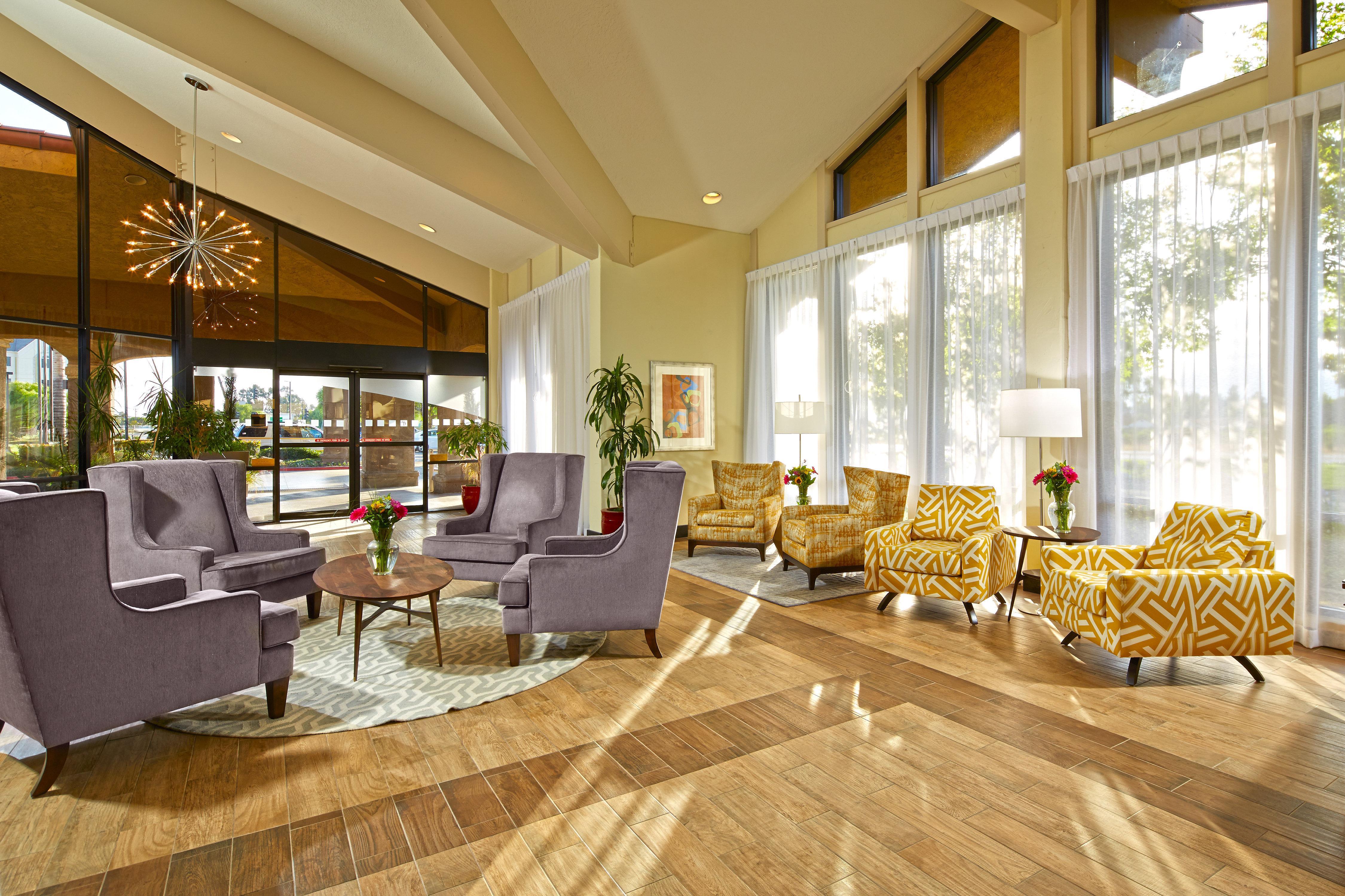 Holiday Inn & Suites Santa Maria By Ihg Екстериор снимка