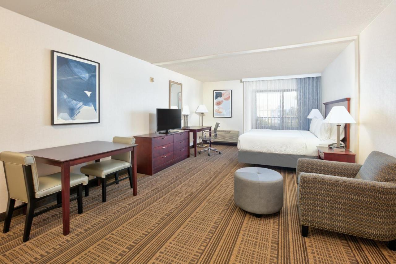 Holiday Inn & Suites Santa Maria By Ihg Екстериор снимка