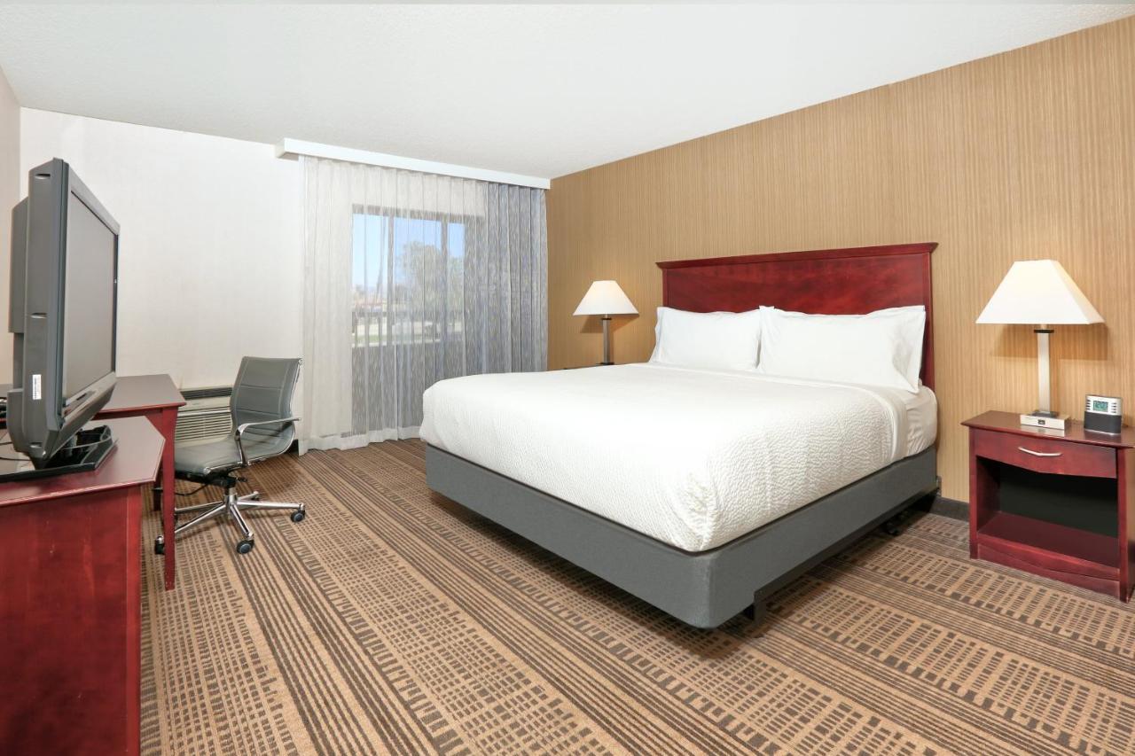 Holiday Inn & Suites Santa Maria By Ihg Екстериор снимка