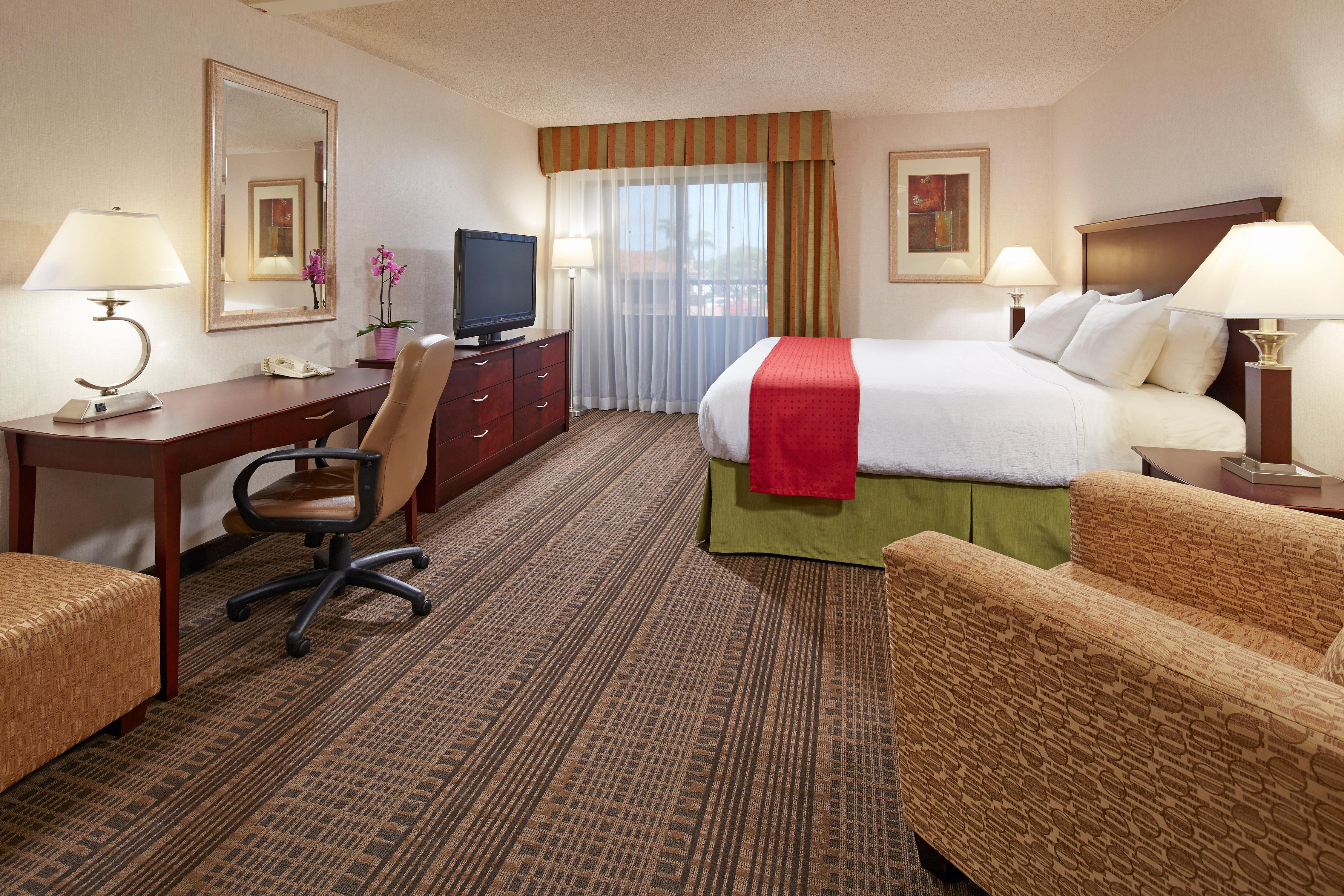 Holiday Inn & Suites Santa Maria By Ihg Екстериор снимка