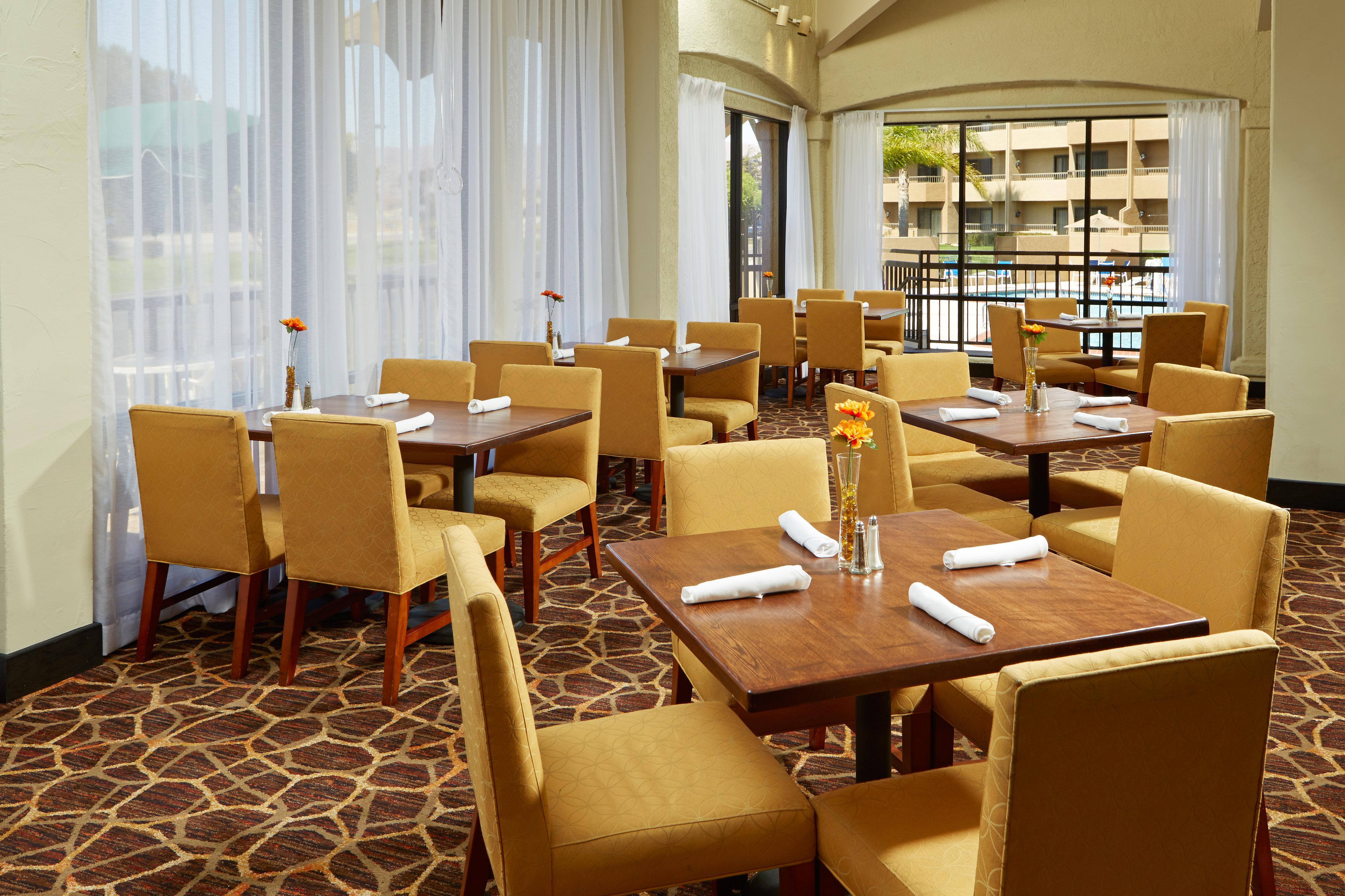 Holiday Inn & Suites Santa Maria By Ihg Екстериор снимка